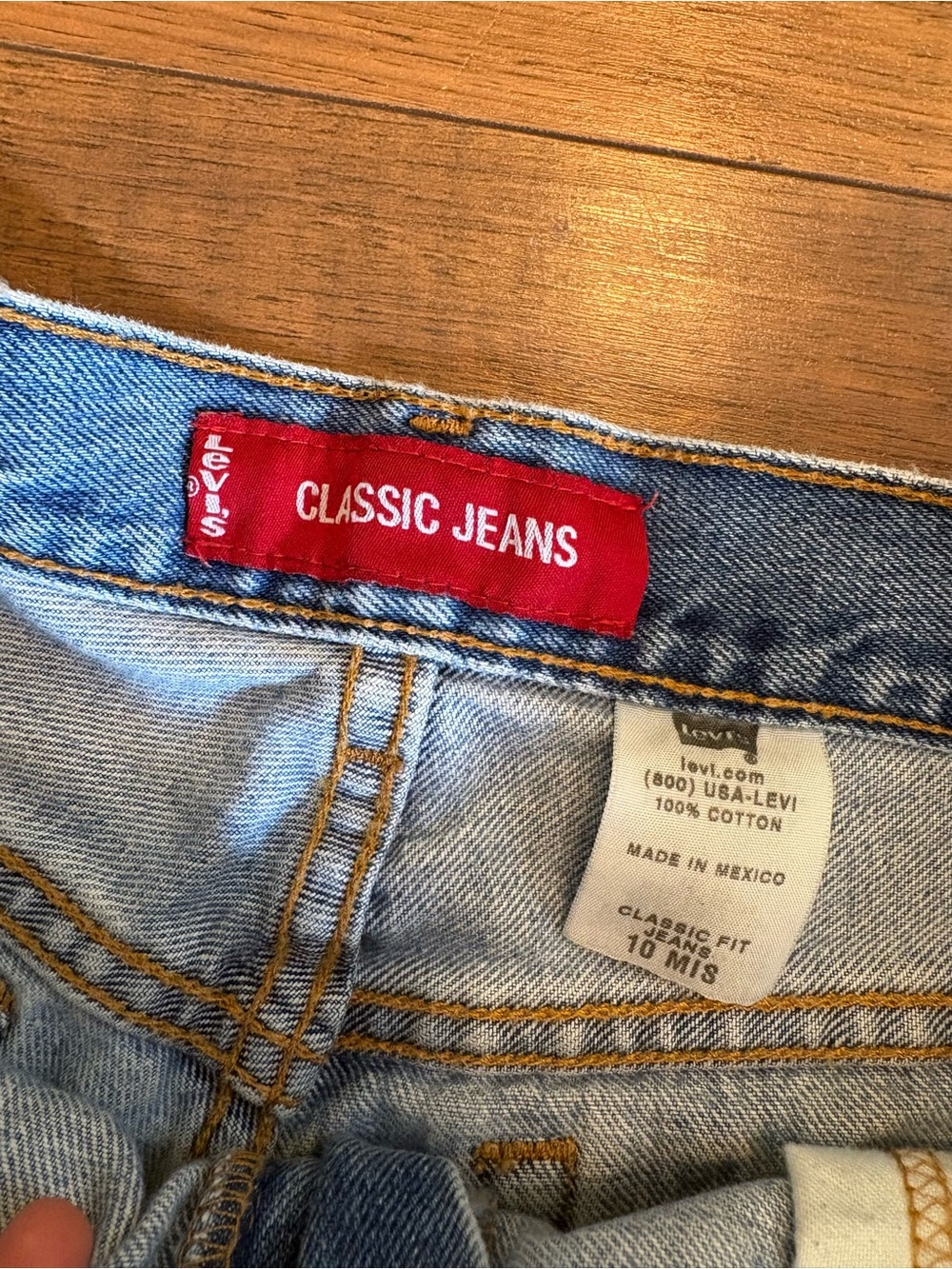 VTG Y2K Levi’s Denim Shorts Women’s Size 10 Classic Fit Mom Shorts - Picture 4 of 8